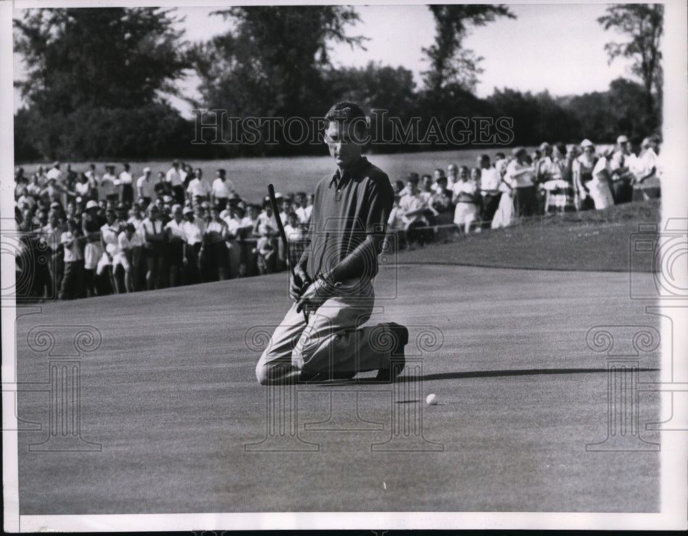 1955 Press Photo Hillman Robbins misses 4 foot putt on 36th hole - nes32932- Historic Images