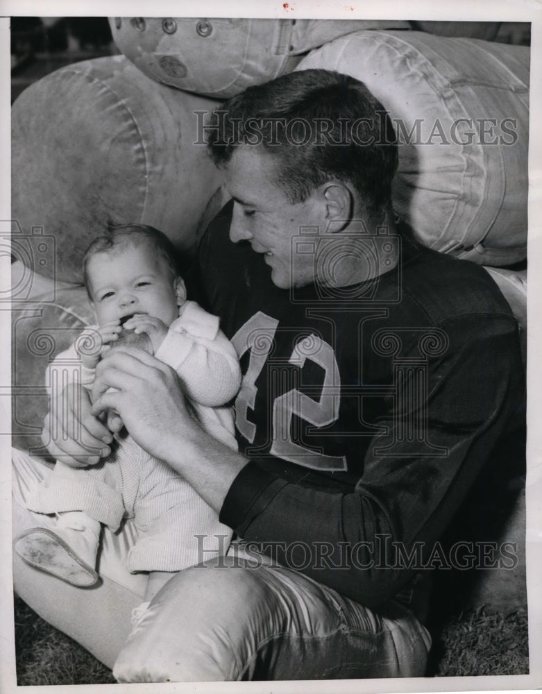 1950 Press Photo University of California halfback Johnny Pappa feeds son- Historic Images