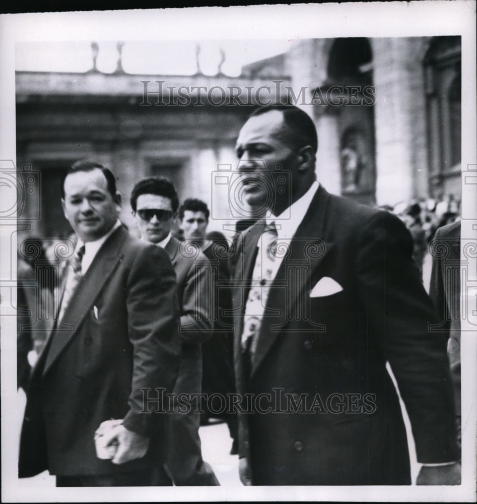 1950 Press Photo Jersey Joe Walcott leaves St Peters Basilica with manager