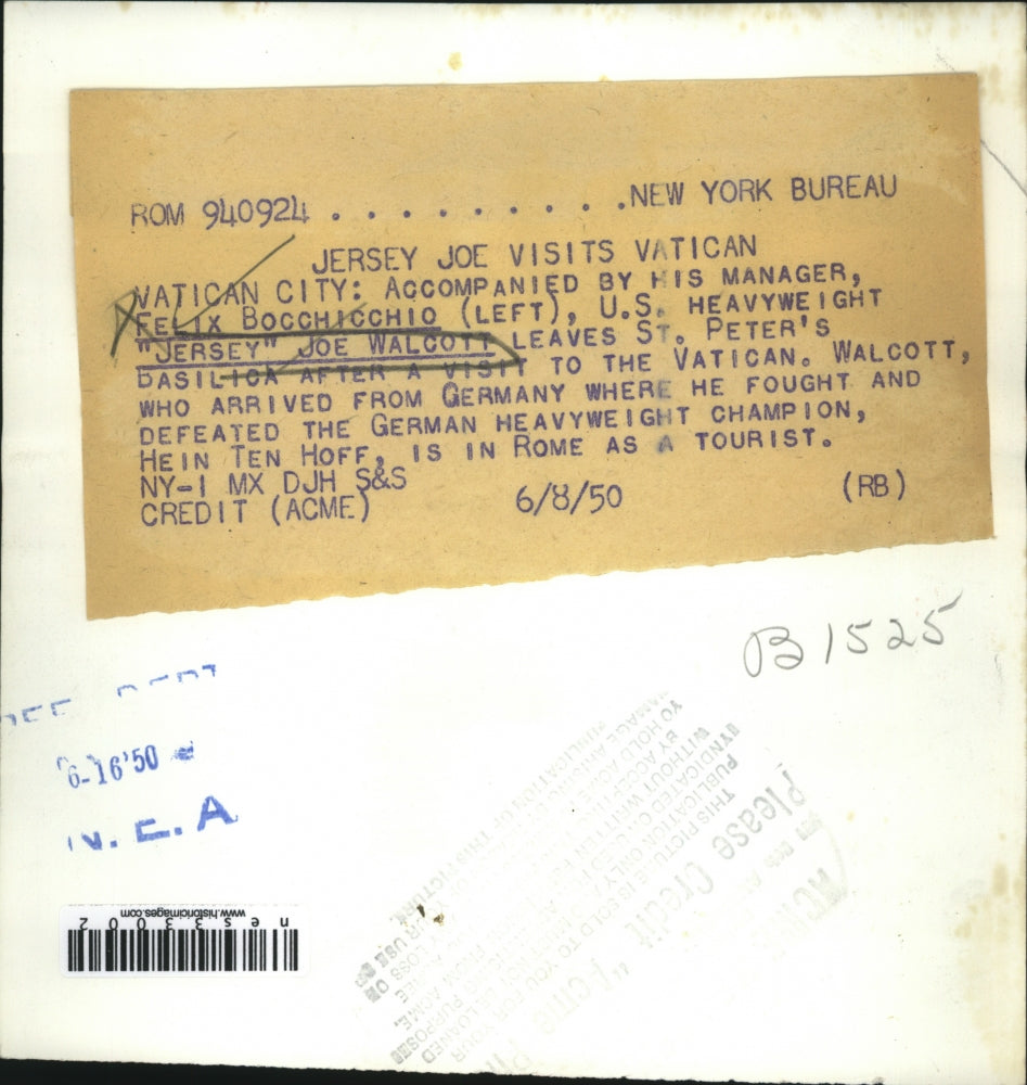 1950 Press Photo Jersey Joe Walcott leaves St Peters Basilica with manager