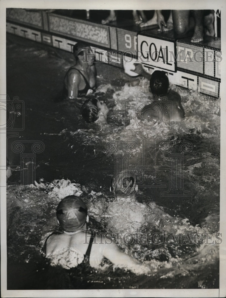 1933 Press Photo American water poloists score goal against Britain - nes33025- Historic Images