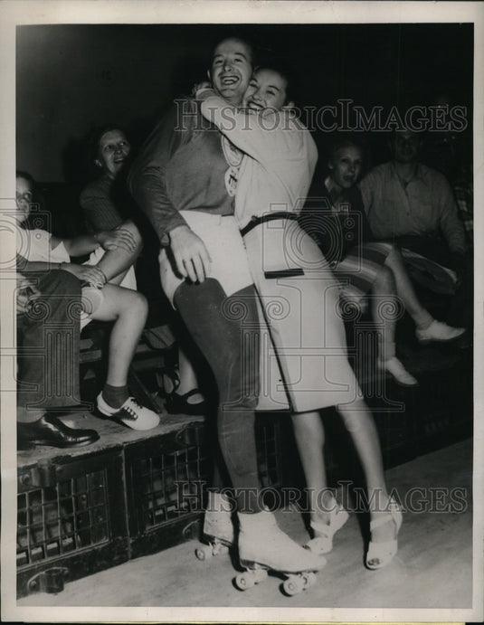 1947 Press Photo Harold Wyatt wins mile speed skating event - nes33040- Historic Images