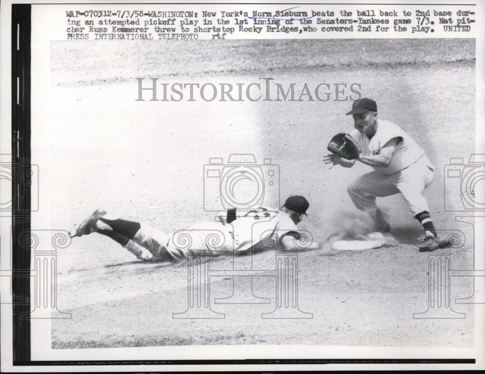 1958 Press Photo New Yorks Norm Sieburn beats ball back to 2nd base in pickoff- Historic Images