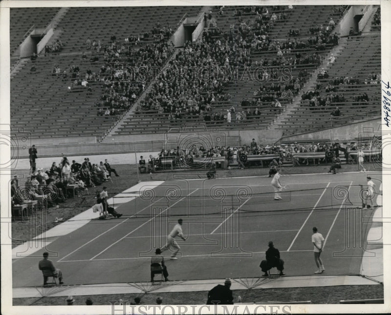Load image into Gallery viewer, 1939 Press Photo Ellsworth Vines wins tennis match over Don Budge - nes33500
