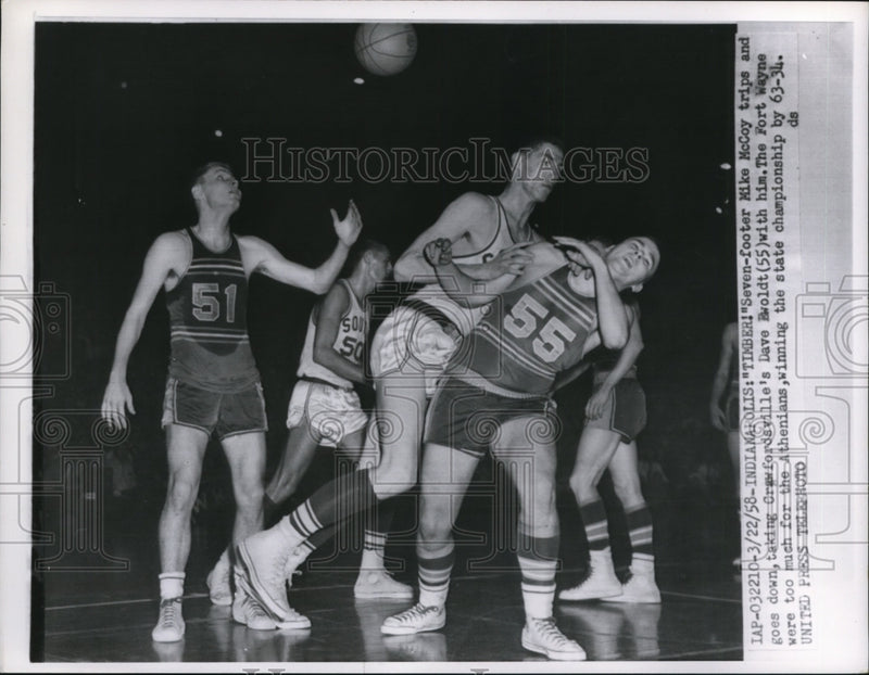 Load image into Gallery viewer, 1958 Press Photo Seven footer Mike McCoy trips and falls - nes33729

