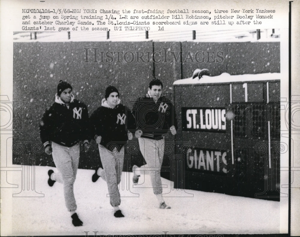 1938 Press Photo Yankees Bill Robinson Dooley Womack Charley Sands - nes33740- Historic Images