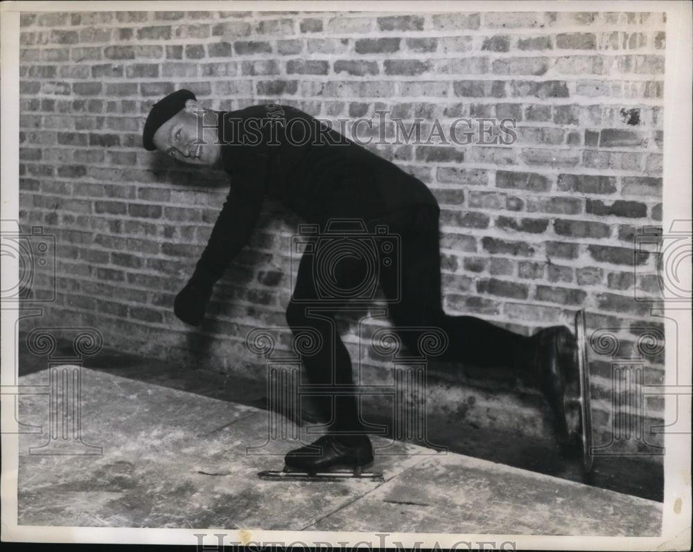 1935 Press Photo Bobby McLean skates on homemade rink at his home in Chicago- Historic Images