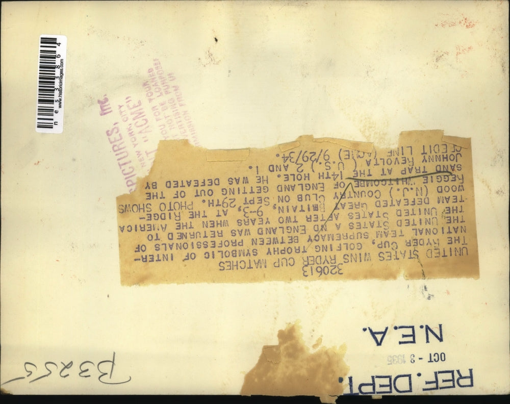 1934 Press Photo Reggie Whitcombe gets out of sand trap at 14th hole - nes33864