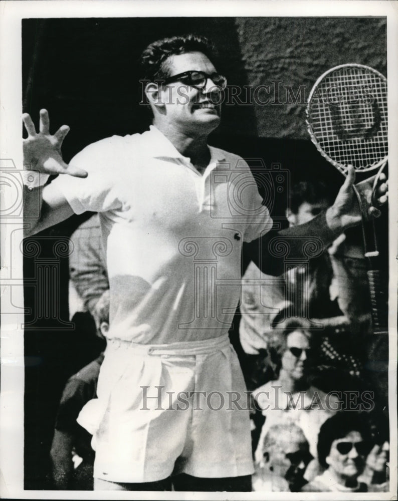 1968 Press Photo Wimbledon England Clark Graebner vs Manuel Santana - nes34002- Historic Images