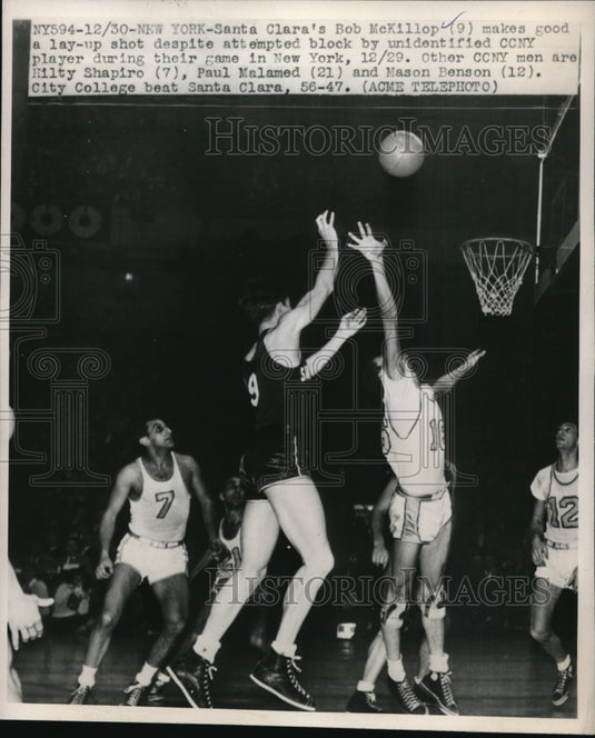 1948 Press Photo NYC Santa Clara's Bob McKillop vs CCNY players - nes34056- Historic Images