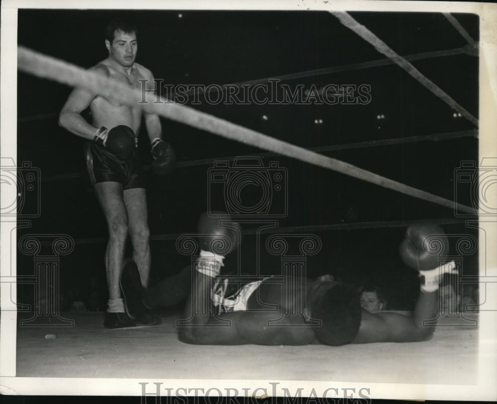 1939 Press Photo NYC Joe Golombeck KOs Wallace Cross in 2nd round - nes34092- Historic Images