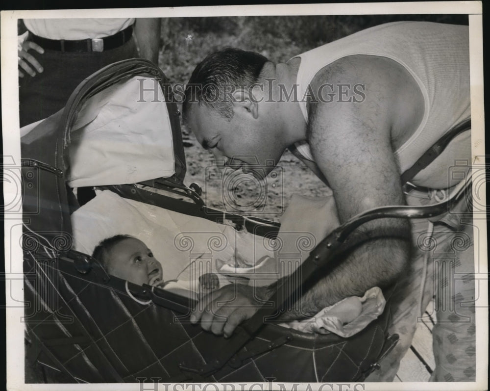 1938 Press Photo Pocono Pa Boxer Tony Galento & baby son Tony Jr - nes34094- Historic Images