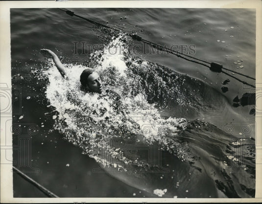 1935 Press Photo Johanna Knapels wins 100 meter backstroke in NY - nes34126- Historic Images
