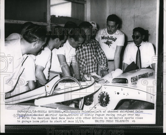 1954 Press Photo Tuxtla Guiterre Mexico Joaquin Palacios, Celso Fernandez & car- Historic Images
