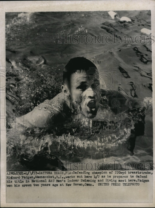 1957 Press Photo Daytona Beach 220 yd breaststroke Richard Fadgen in pool- Historic Images