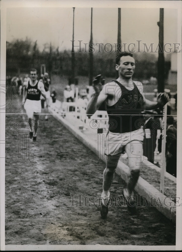 1936 Press Photo Glenn Cunningham at Drake Relays 2:11.2 in 1000 yards- Historic Images