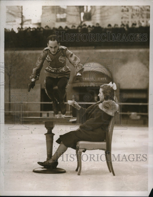 1937 Press Photo Ruby Maxxon & skater Harris Legg at Rockefeller Center- Historic Images