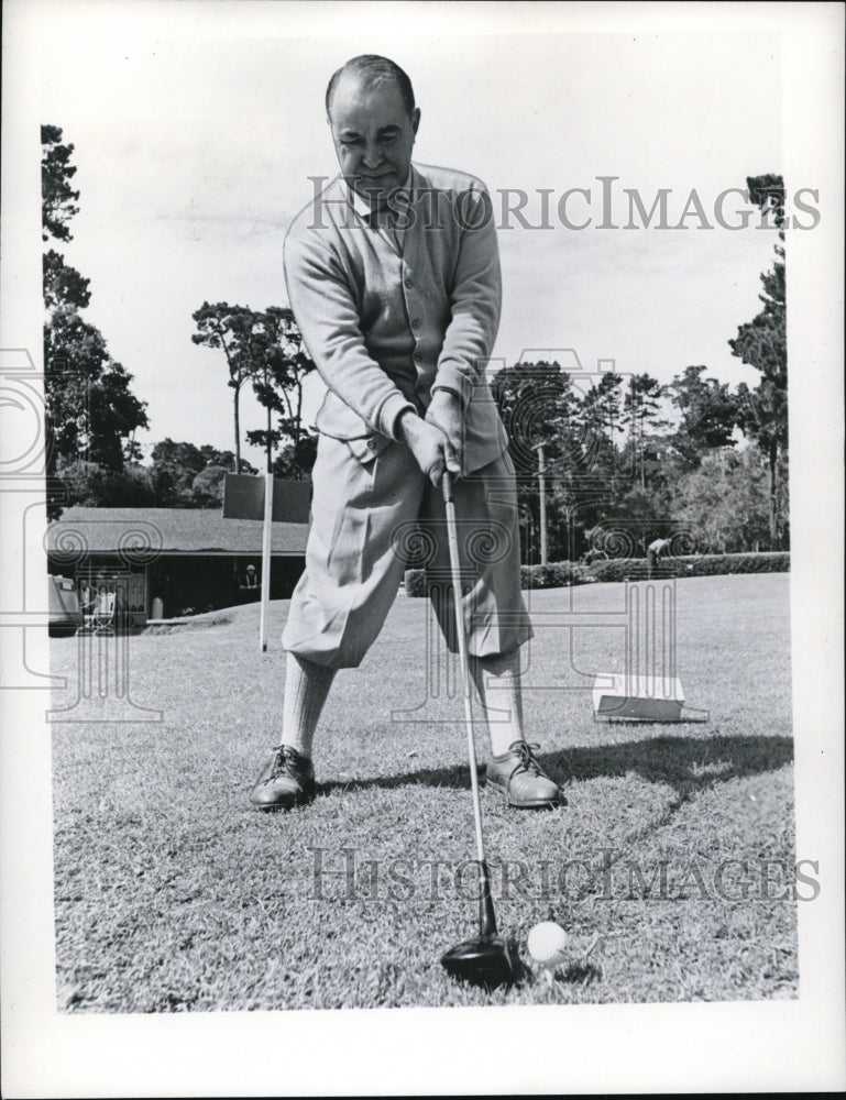 1963 Press Photo Gene Sarazen golfer about to tee off with a driver - nes34479- Historic Images