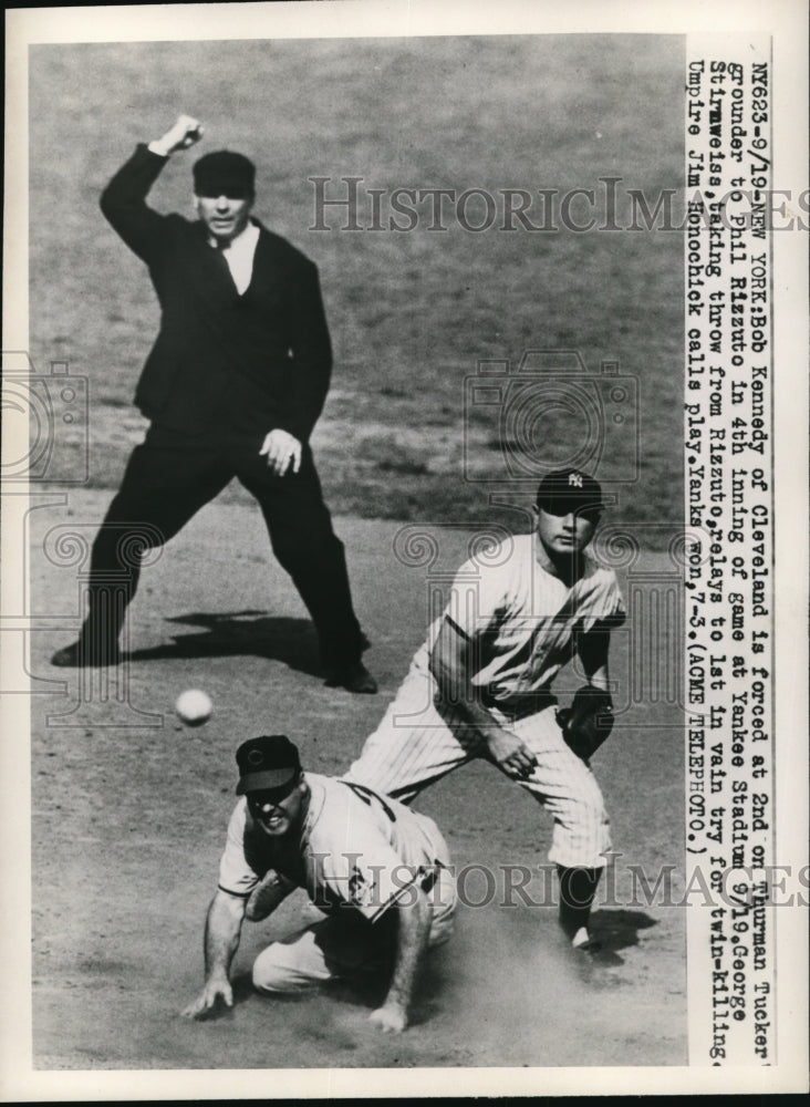 1949 Press Photo Indians Bob Kennedy out at 2nd vs Yankees George Stirnweiss- Historic Images