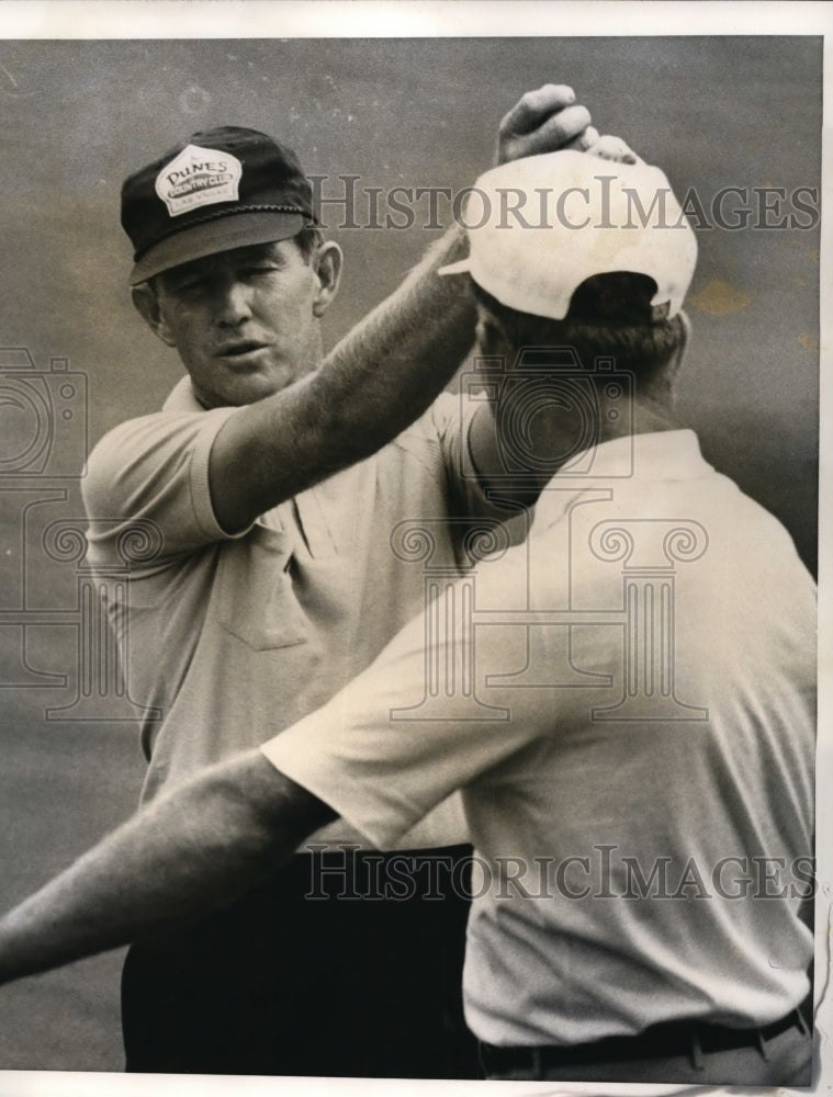 1965 Press Photo Gene Littler ,Doug Ford at Thunderbird Golf Classic Harrison NY- Historic Images