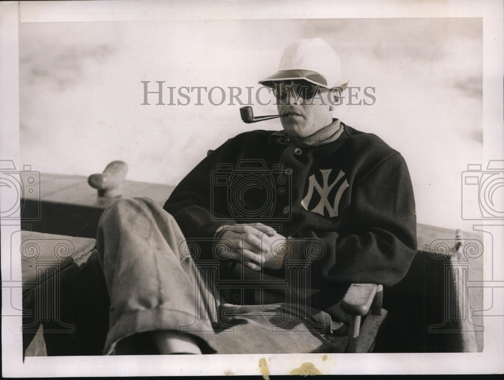 1937 Press Photo NY Yankee Monte Pearson fishing in Gulf of Mexico - nes34919- Historic Images