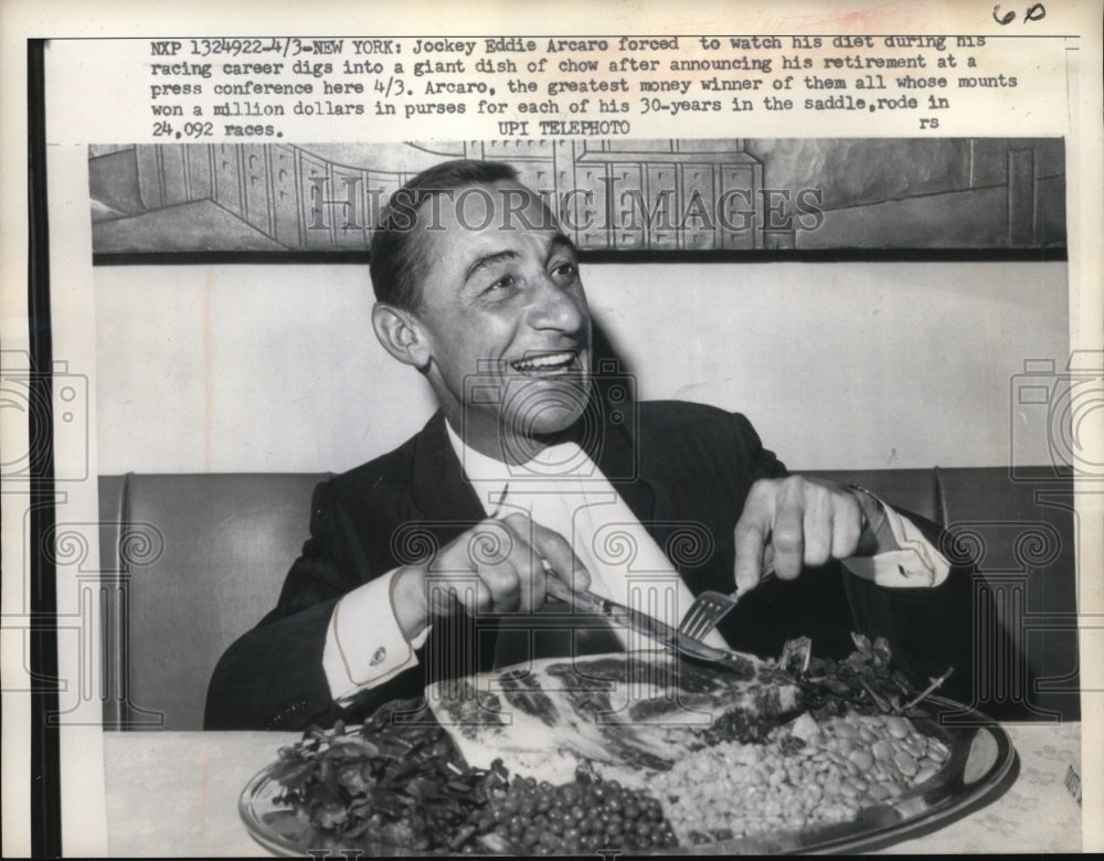 1962 Press Photo Jockey Eddie Arcaro at dinner in NYC - nes34925- Historic Images