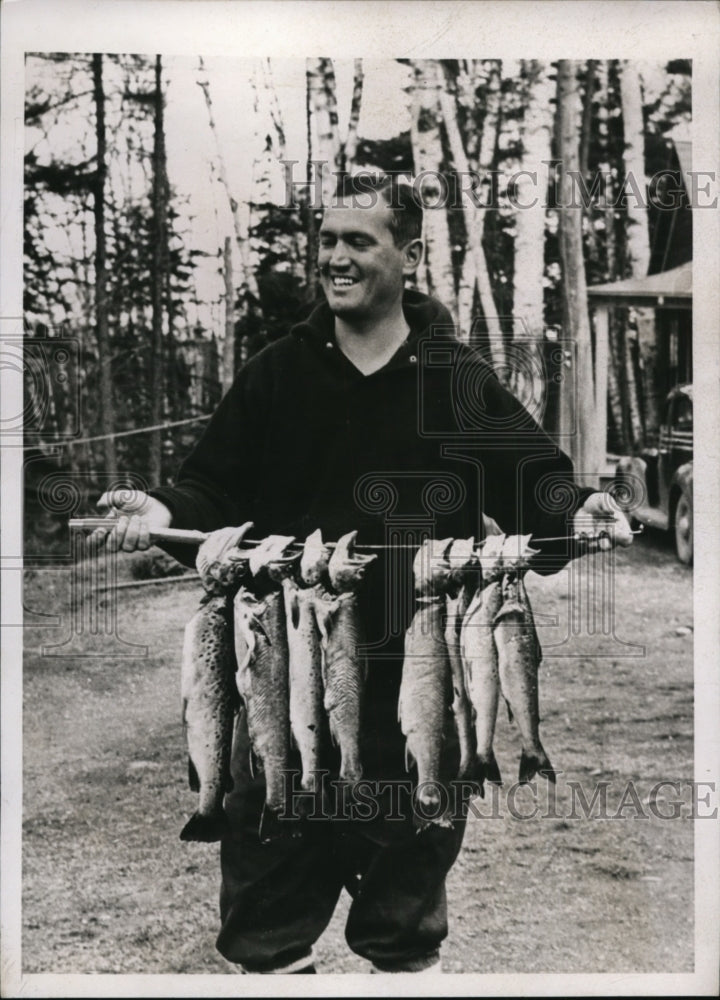 1937 Press Photo RW Ducky Pond Yale football coach fishing in Jackman Me- Historic Images