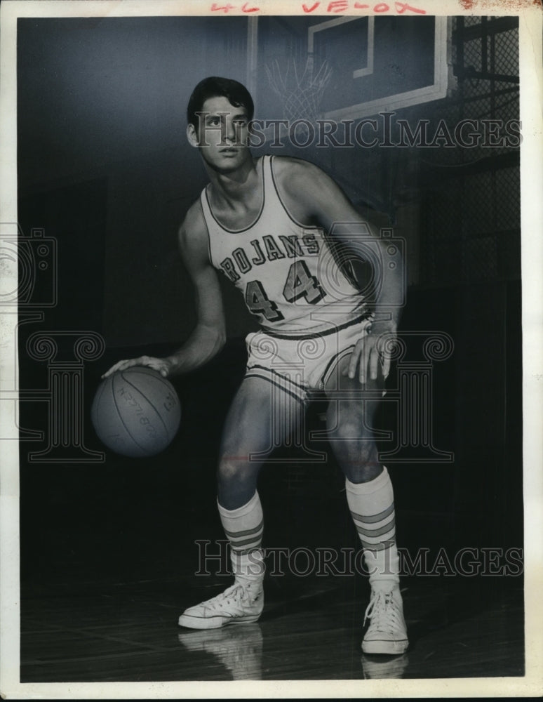 1971 Press Photo Chris Schrobilgen USC basketball forward for Trojans- Historic Images