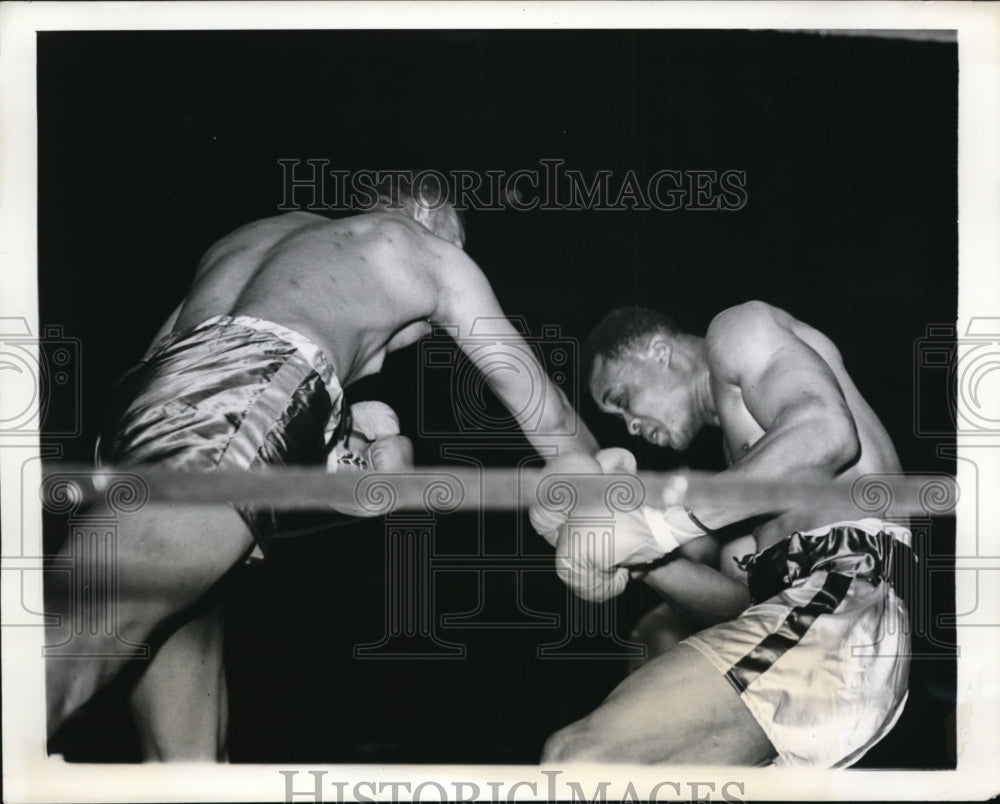 1941 Press Photo Henry Allen on right vs Tim Still in Golden Gloves in NYC