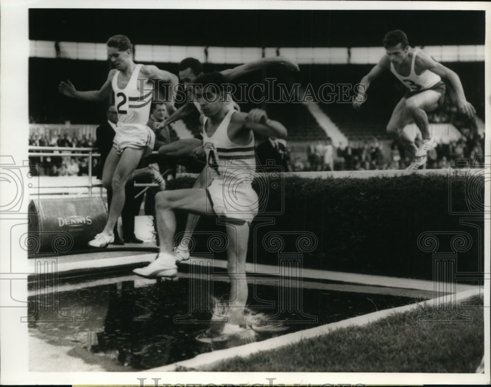 1964 Press Photo London 300 meter steeplechase Maurice Herriott, Ed Pomfret- Historic Images