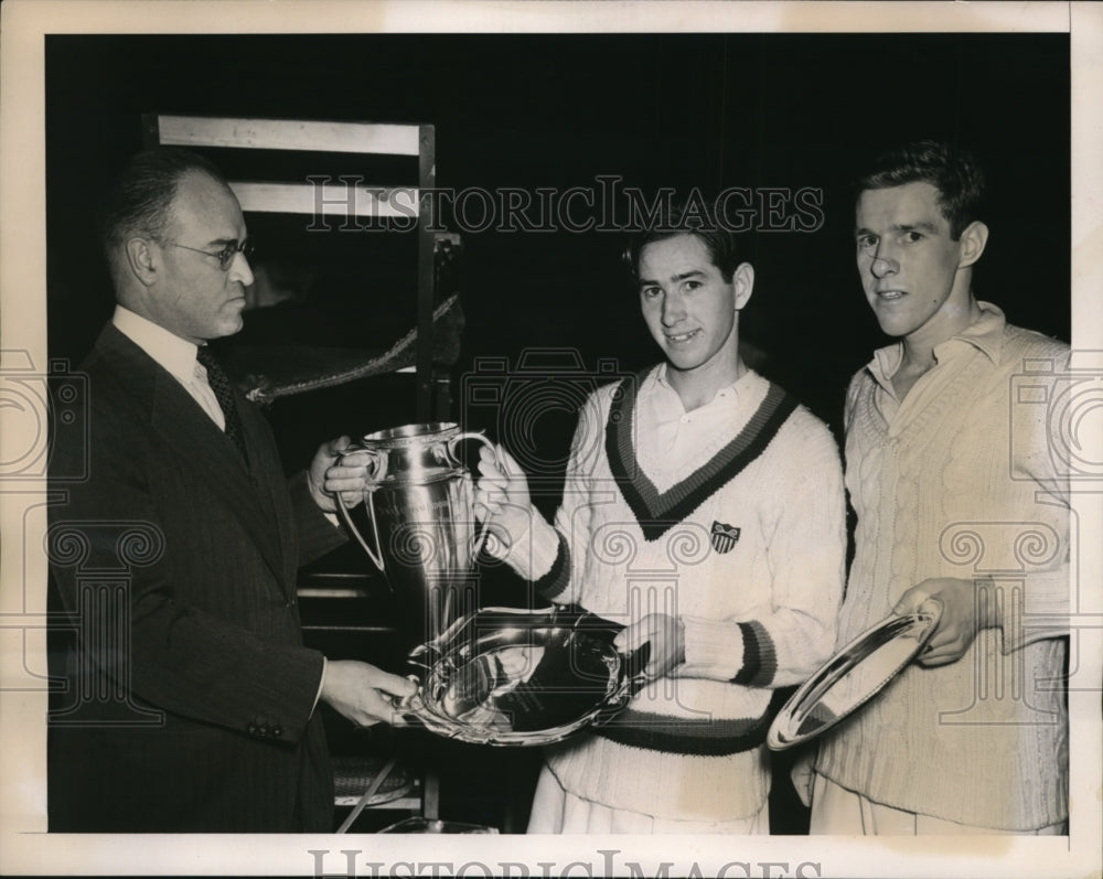 1940 Press Photo Richard jones, Bobby Riggs &amp; Don McNeill at tennis - nes35447- Historic Images