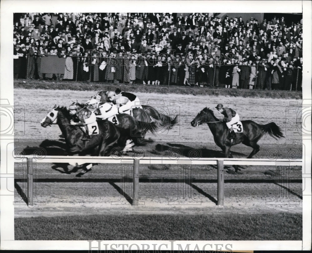 1942 Press Photo J Rienzi on Sight at Empire track win vs A Robertson on Sundial- Historic Images