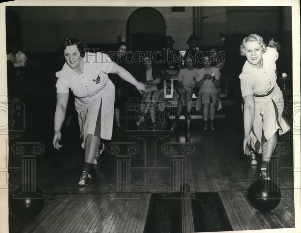 1941 Press Photo Dorothy Burmeister Miller &amp; Tess Morris National Bowling- Historic Images