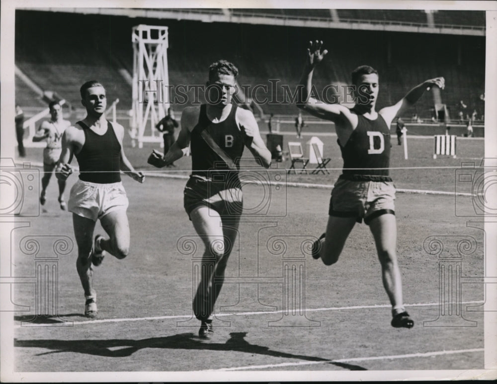 1936 Press Photo Hofstetter of Dartmouth wins a heat of 400 meter run- Historic Images