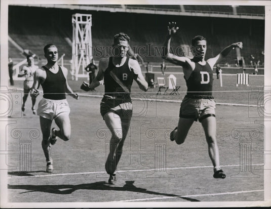 1936 Press Photo Hofstetter of Dartmouth wins a heat of 400 meter run- Historic Images