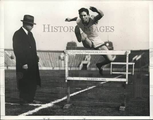 1935 Press Photo Track coach Ben Ogden of Temple U & Bill Peacock in hurdles- Historic Images