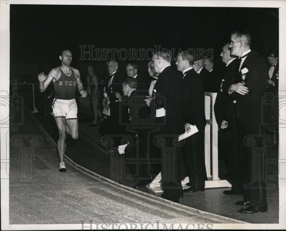 1938 Press Photo Glenn Cunningham at AAU meet in NYC 1500 meters in 3:48.4- Historic Images