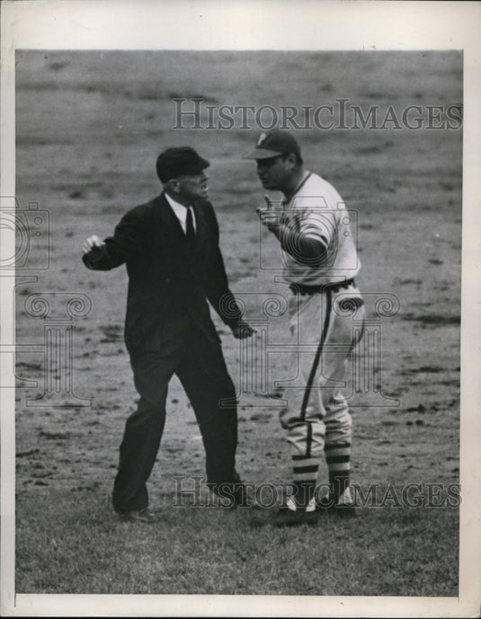 1947 Press Photo Phillies manager Ben Chapman & umpire Lou Jorda at NY Dodgers- Historic Images