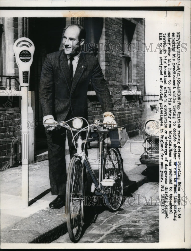 1960 Press Photo British racer Stirling Moss &amp; bicycle in London - nes35929- Historic Images