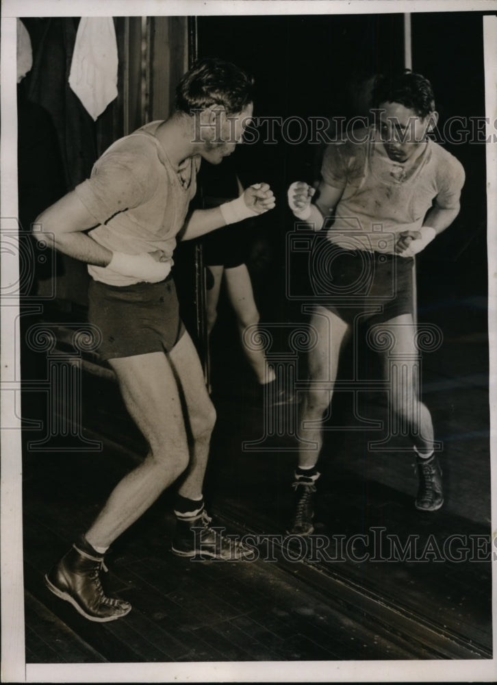 1936 Press Photo Claude Varney trains for bout vs Mike Belloise in NYC gym- Historic Images