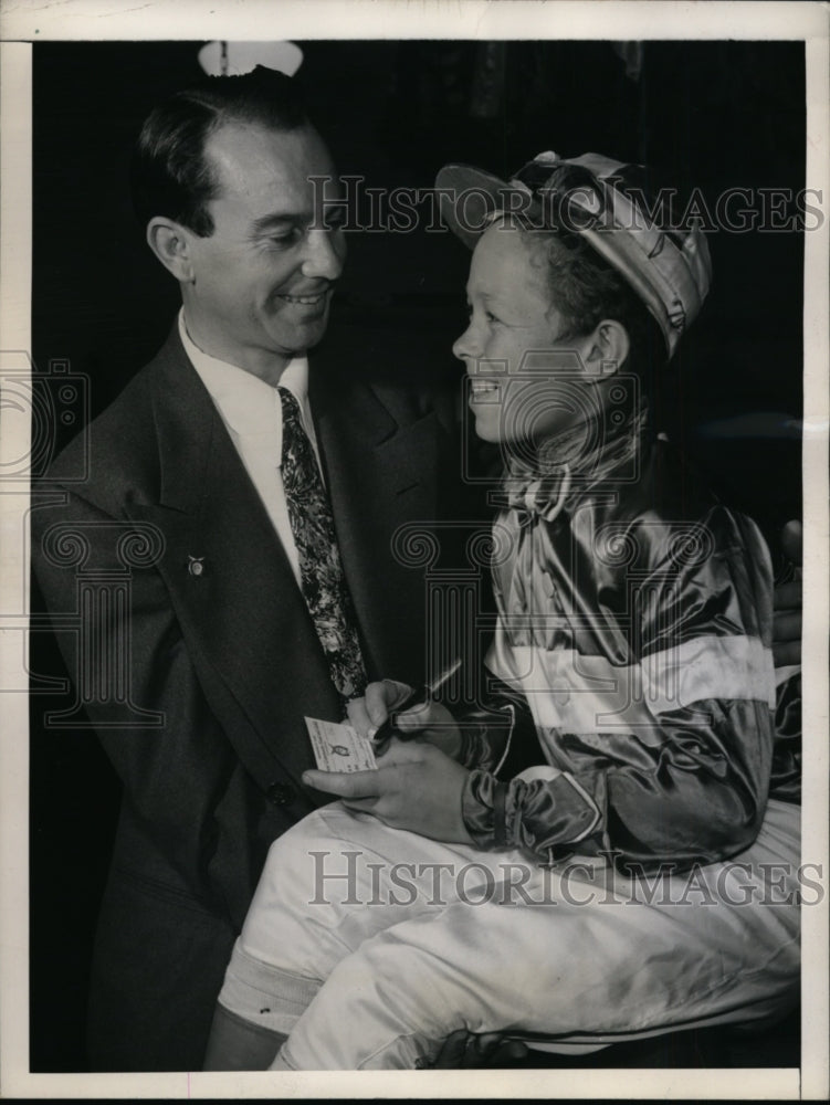 1945 Press Photo Bill Swigert jockey at Santa Anita track &amp; Bert Thompson- Historic Images