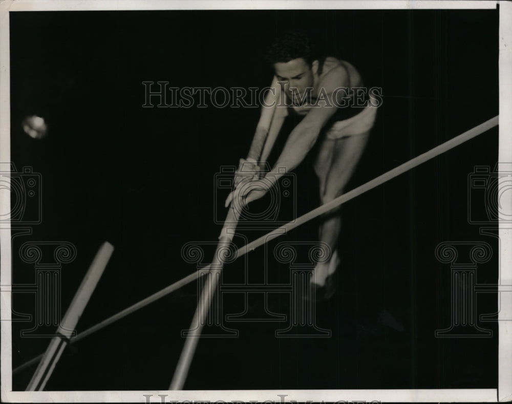 1936 Press Photo USC pole vaulter Earl Meadows 13' 8 1/2 inches in San Francisco- Historic Images