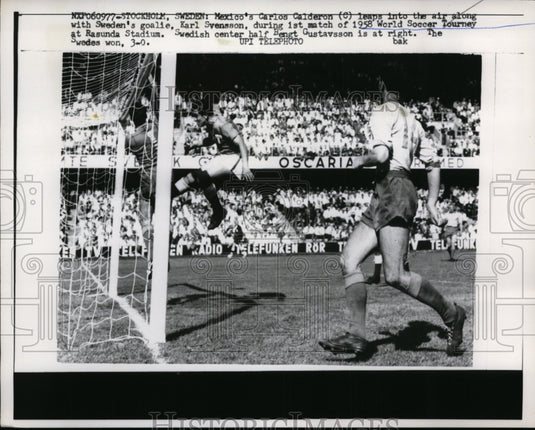 1958 Press Photo Carlos Calderon of Mexico vs Sweden's Karl Svenson - nes36437- Historic Images