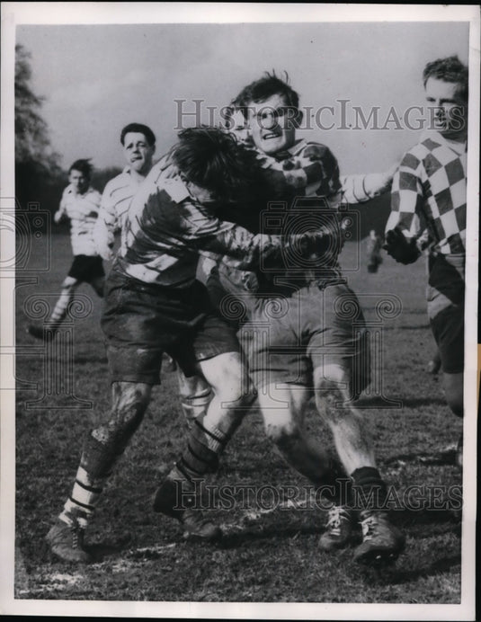 1957 Press Photo Richmond Athletic vs British Hospital at rugby in London- Historic Images