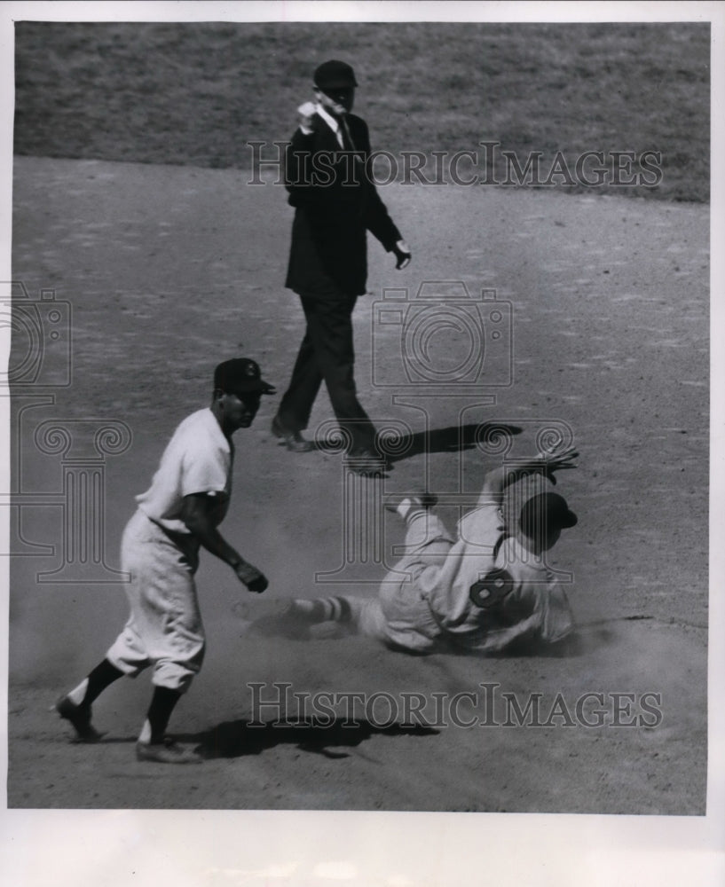 1955 Press Photo Jim Pyburnin of Indians vs Bobby Avila of Baltimore - nes36532- Historic Images