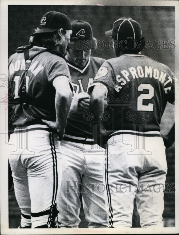 1974 Press Photo Fritz Peterson, Dave Duncan &amp; Ken Aspromonte of Indians- Historic Images