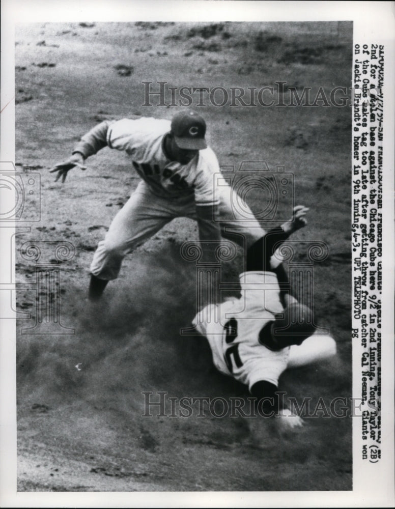 1959 Press Photo Giants Jackie Brando vs Cubs Tony Taylor at 2nd base- Historic Images