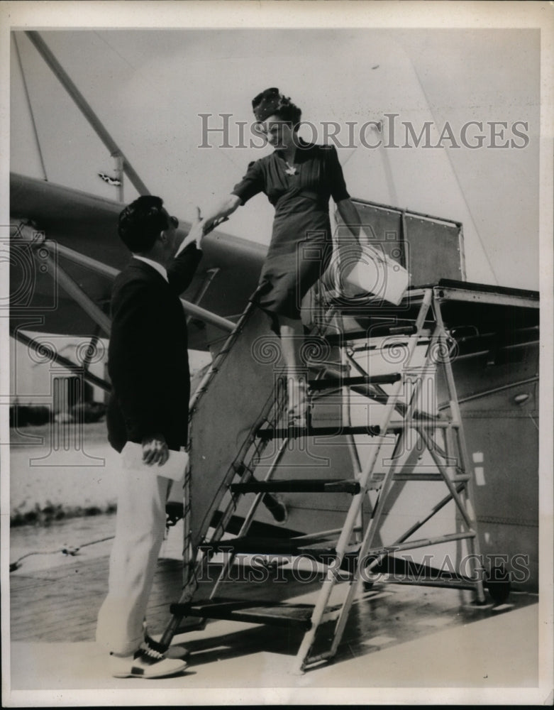 1939 Press Photo Katherine Rawls Thompson swimmer &amp; husban Theodore - nes36604- Historic Images