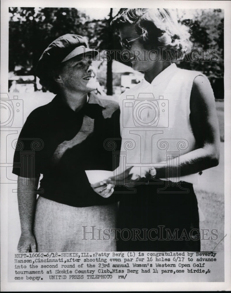 1952 Press Photo Patty Berg &amp; Beverly Hanson at 23rd Women&#39;s Western Golf Open- Historic Images