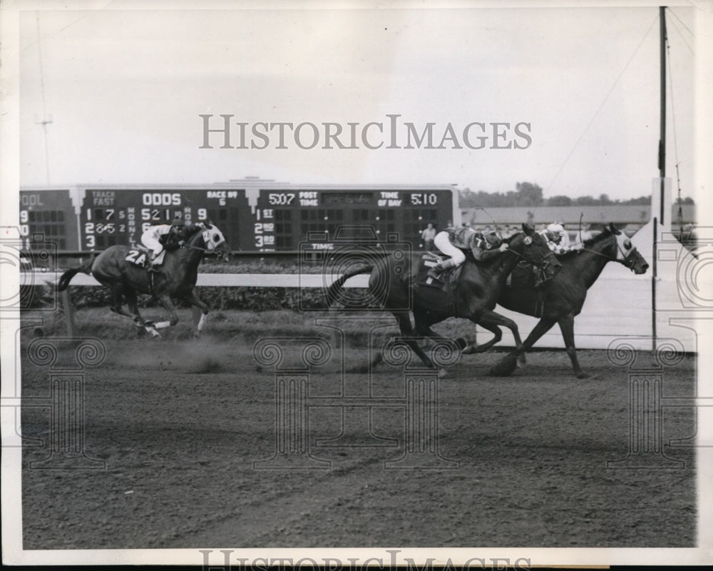 1944 Press Photo War Knight, Georgie Drum, Daily Trouble at Arlington racetrack- Historic Images